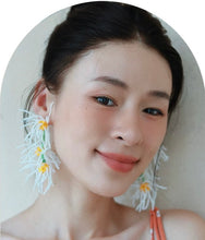Load image into Gallery viewer, Sparks Earrings
