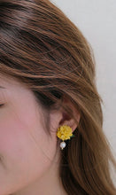 Load image into Gallery viewer, Osmanthus Clay Earrings
