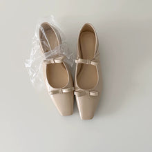 Load image into Gallery viewer, Dorothy Flats
